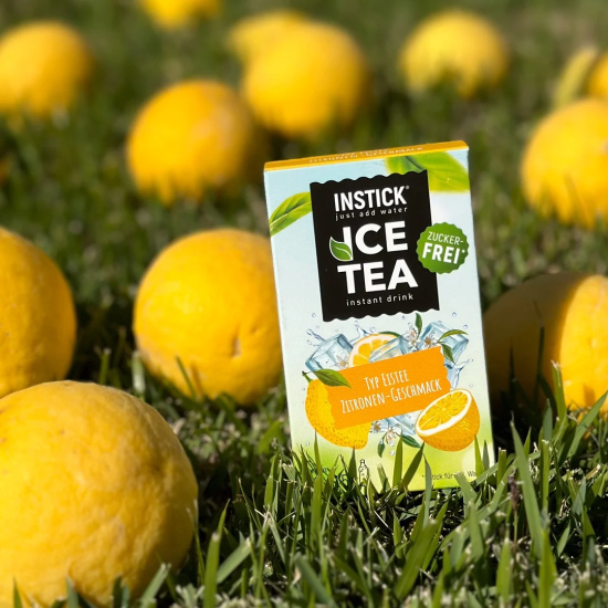 Sugar-free cold tea with a lemon flavor (black tea extract)