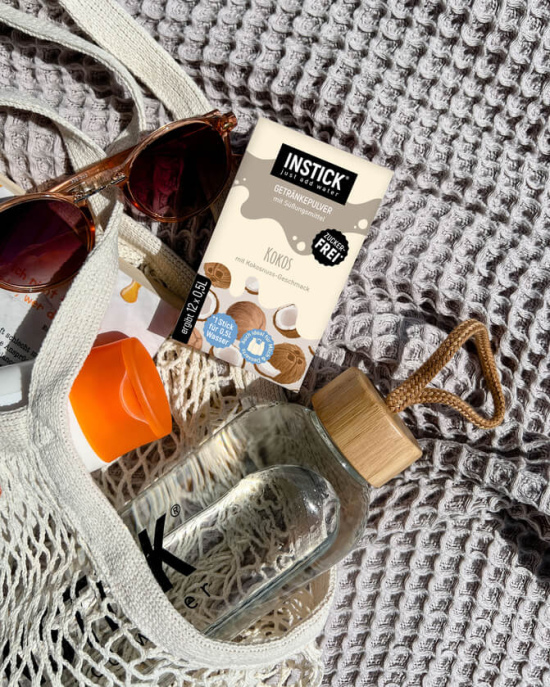 Sugar-free coconut-flavored drink – with water or milk